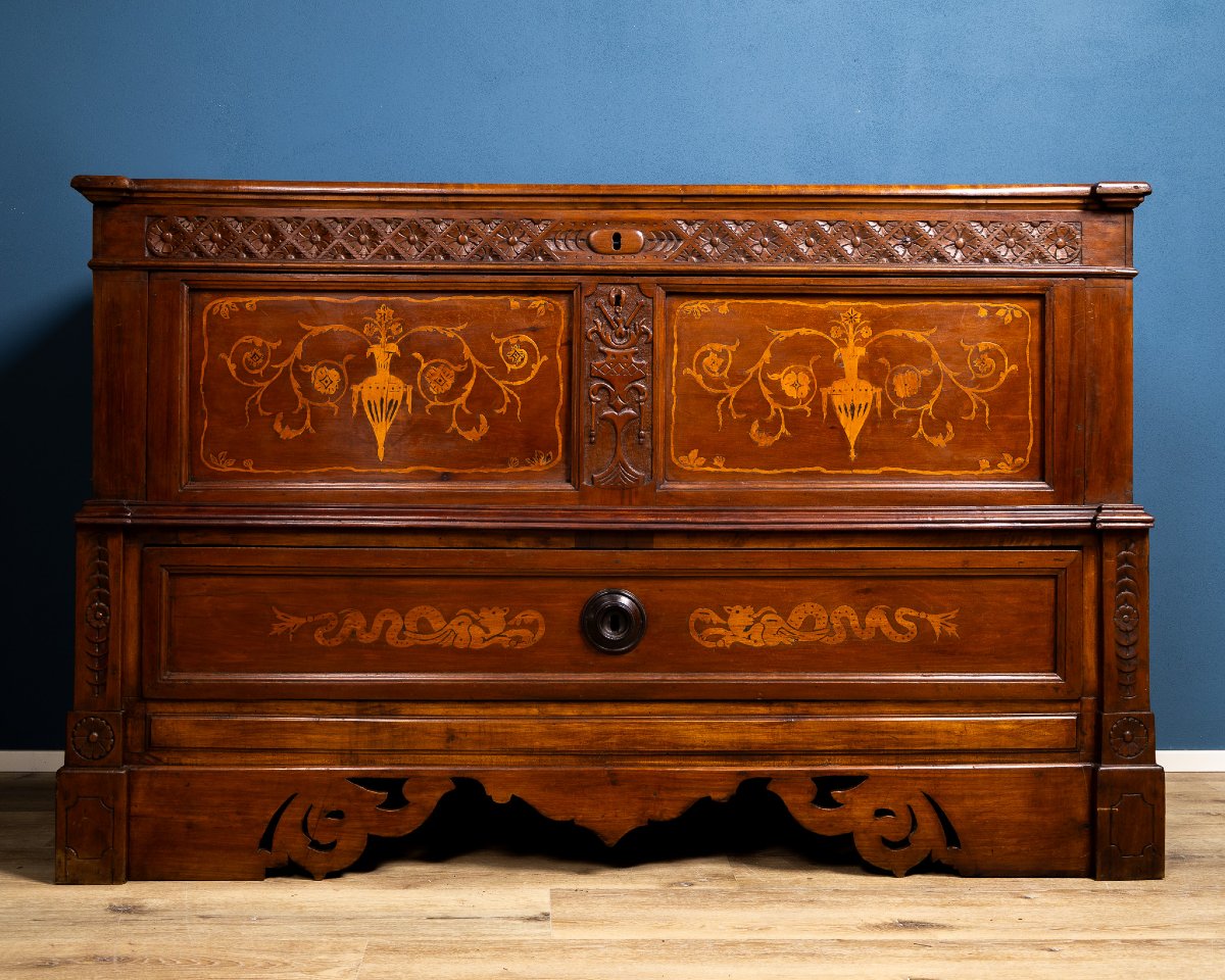 Madia emiliana in legno di ciliegio con intarsi, Italia, XIX Secolo