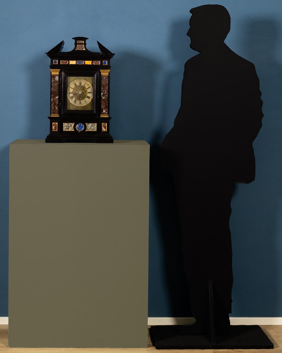 Orologio da tavolo in ebano e commesso di pietre dure, Centro Italia, XVIII secolo-photo-4