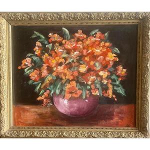 Round Bouquet In A Globe Vase