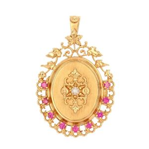 Old Medallion In Rose Gold Pearl And Ruby