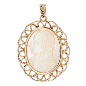 Mother-of-pearl Medal And Its Rose Gold Setting