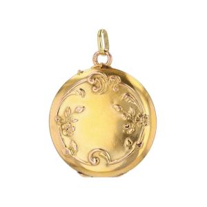 Round Medallion In Antique Yellow Gold