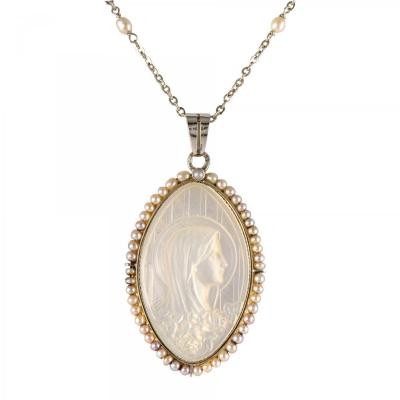 Old Medal In Mother Of Pearl And Its Chain With Fine Pearls