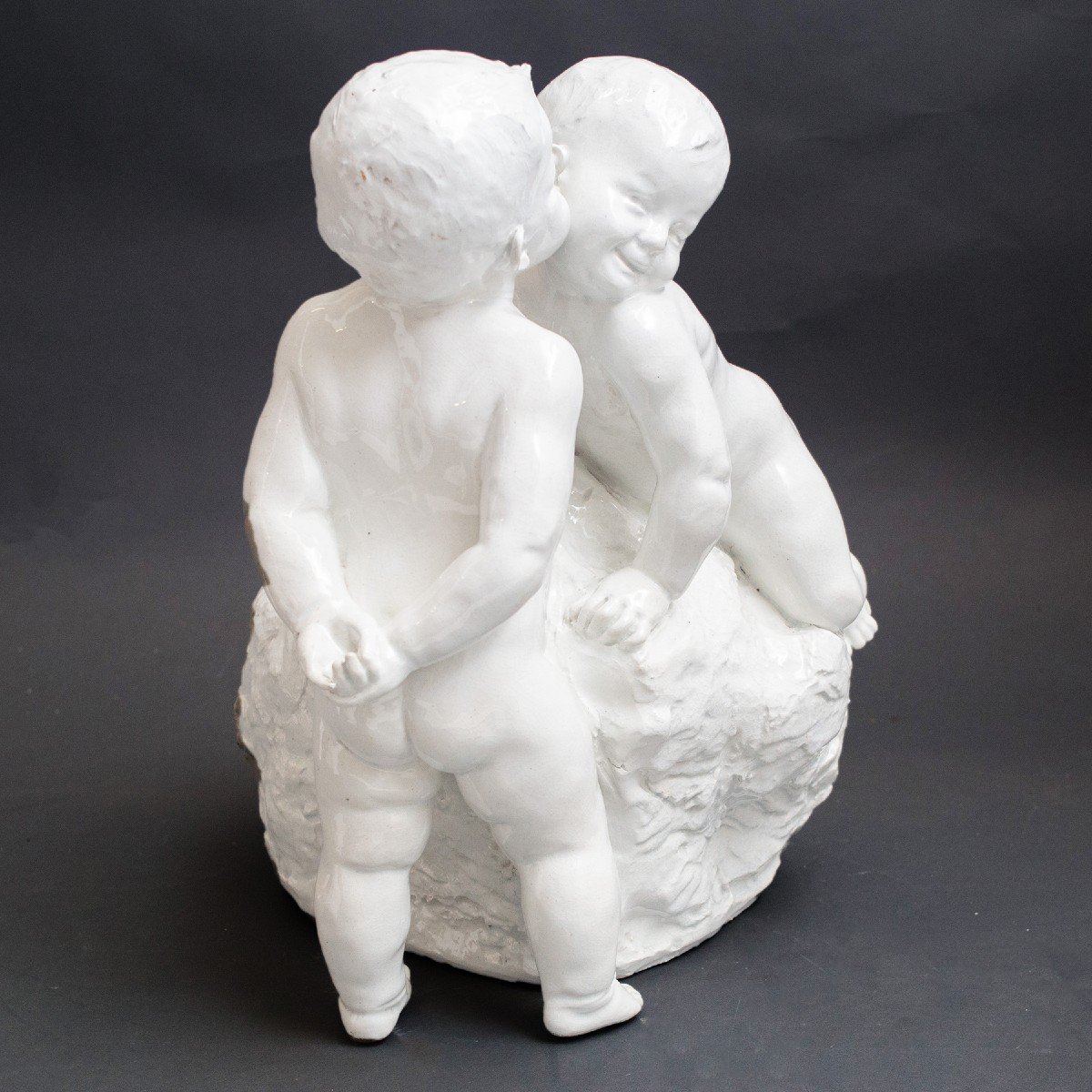 Scultura in ceramica smaltata bianca "I bambini", Primi del '900-photo-3