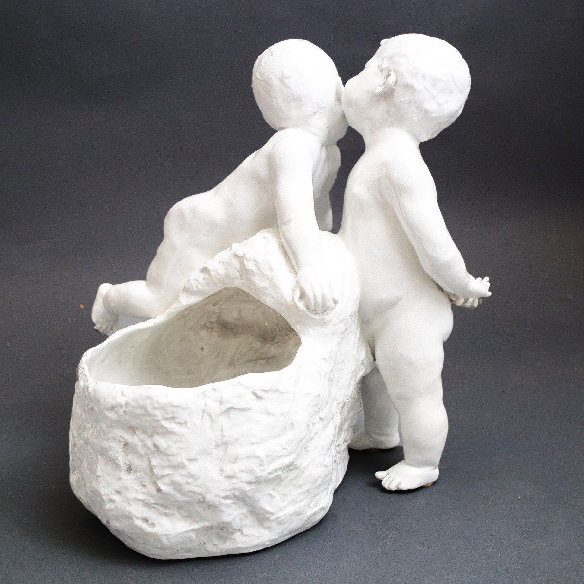 Scultura in ceramica smaltata bianca "I bambini", Primi del '900-photo-4