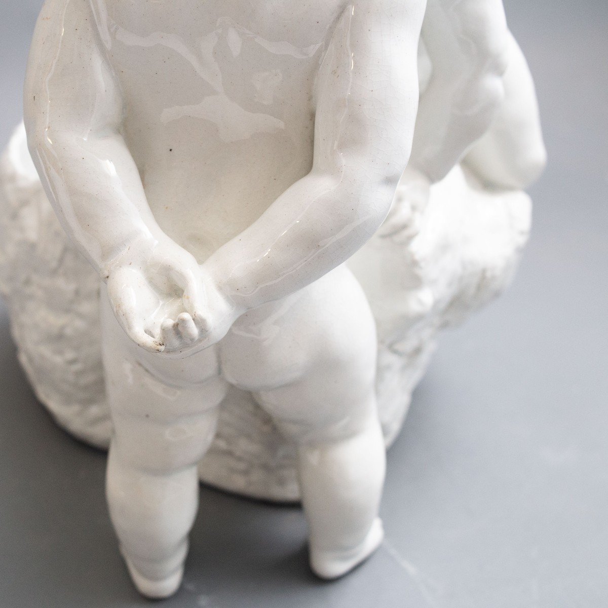 Scultura in ceramica smaltata bianca "I bambini", Primi del '900-photo-3