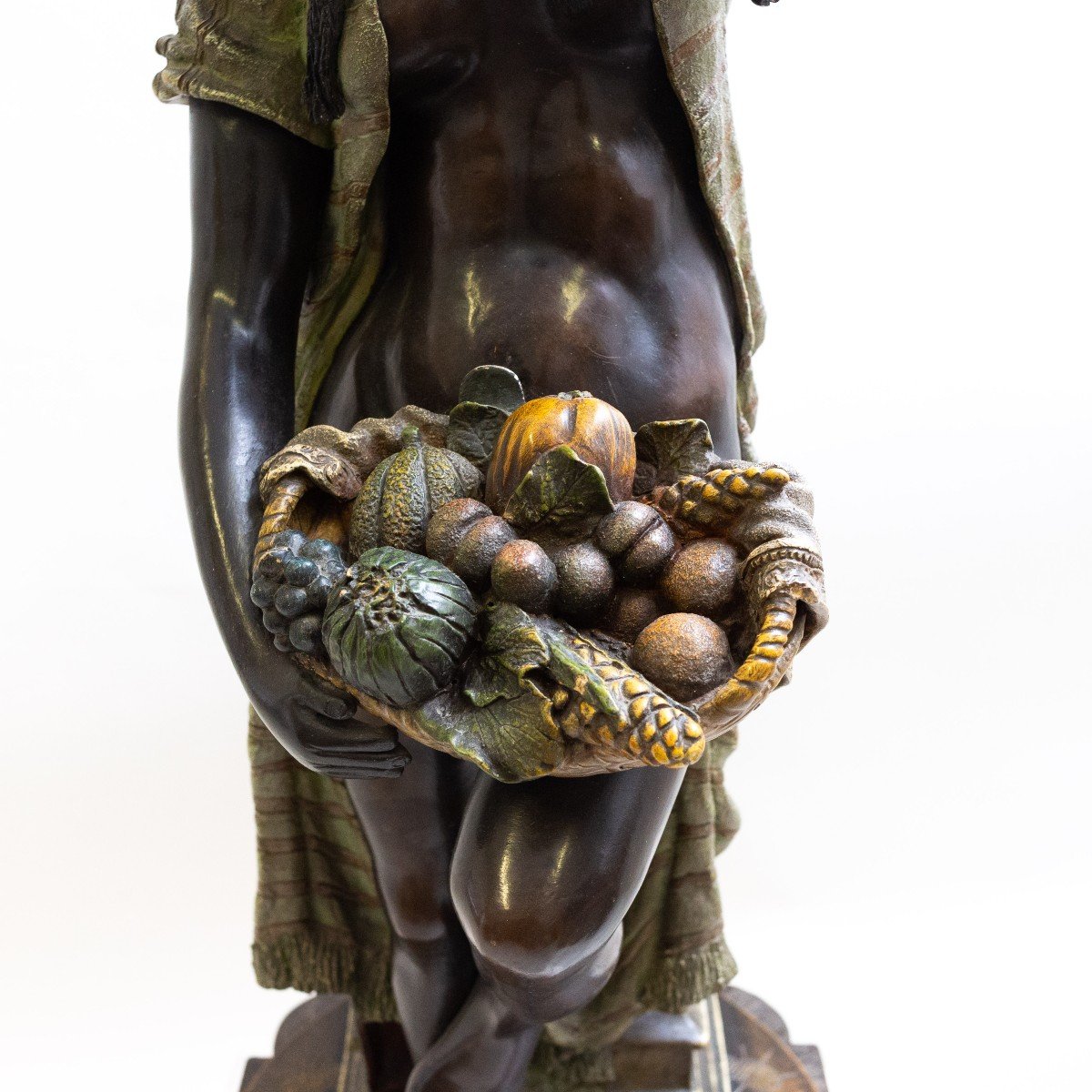 Attr. Friedrich Goldscheider, Grande scultura orientalista,"Portatrice di frutta con scimmia", -photo-2