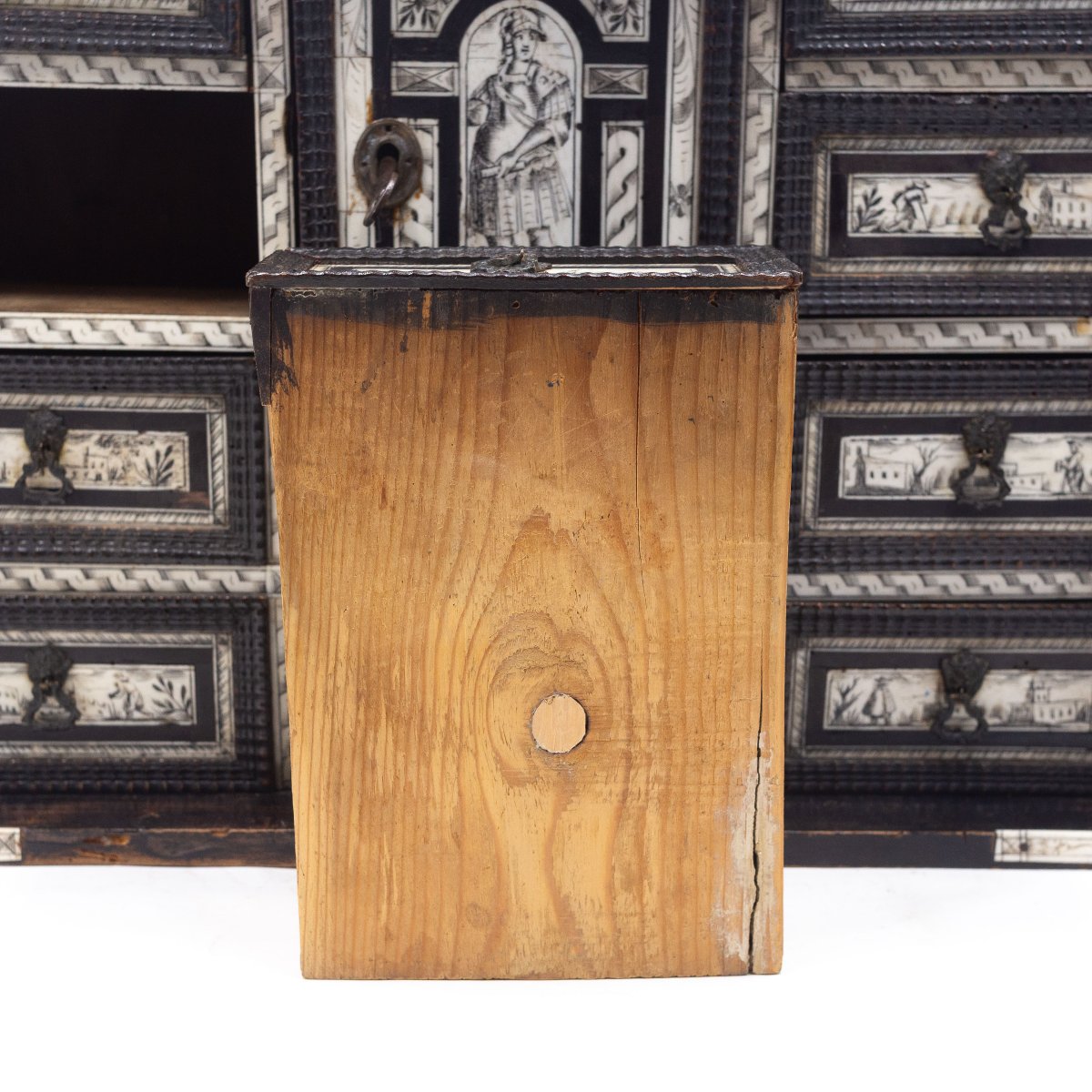 Monetiere in legno ebanizzato e intarsio in osso, Epoca '800-photo-3