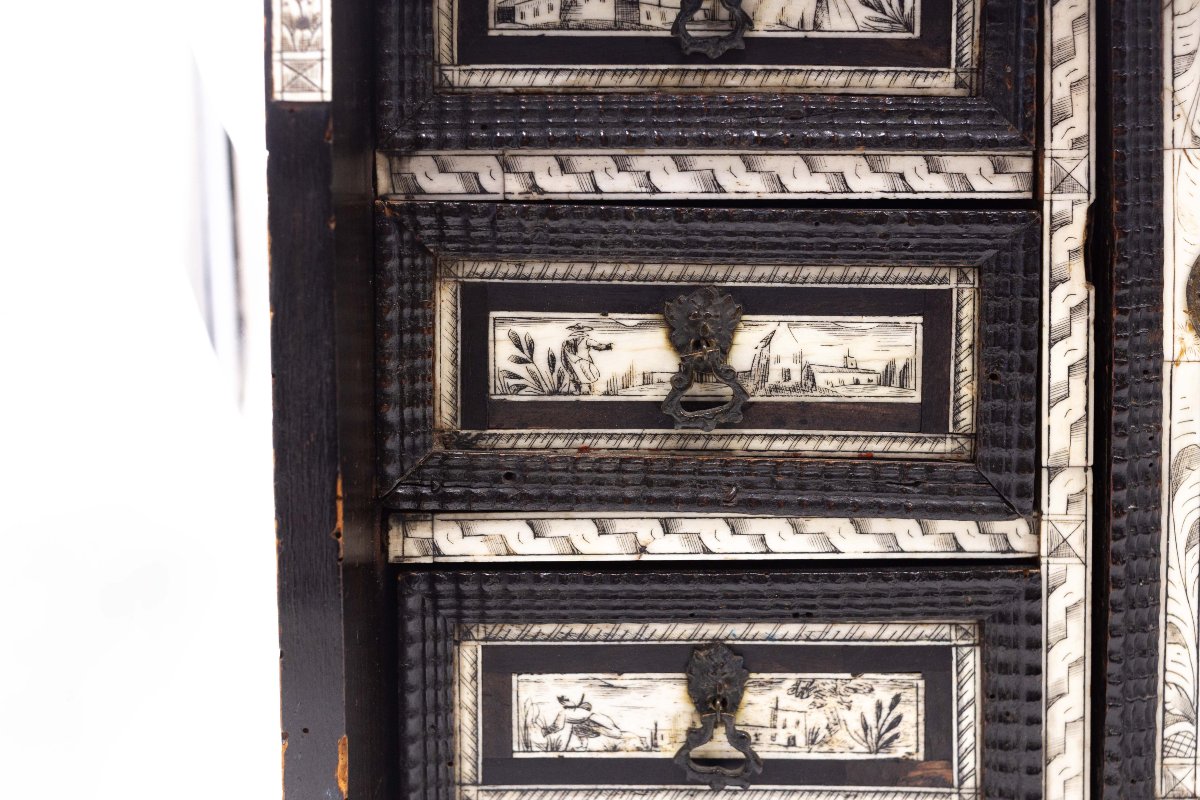 Monetiere in legno ebanizzato e intarsio in osso, Epoca '800-photo-5