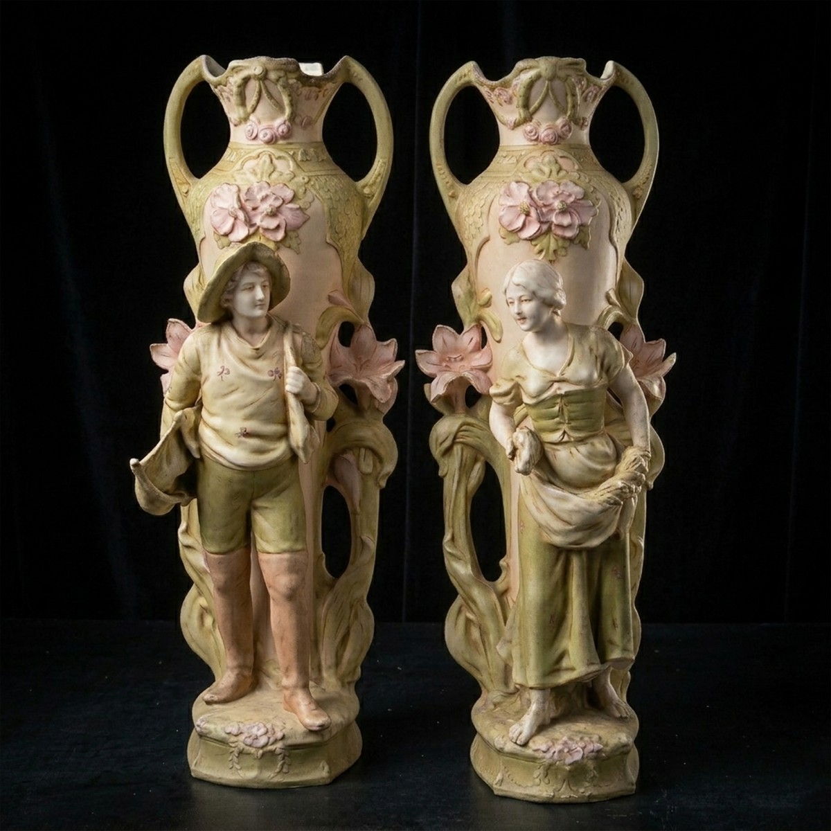 Coppia di Vasi Figurati in Stile Art Nouveau, 1890 – 1910 circa