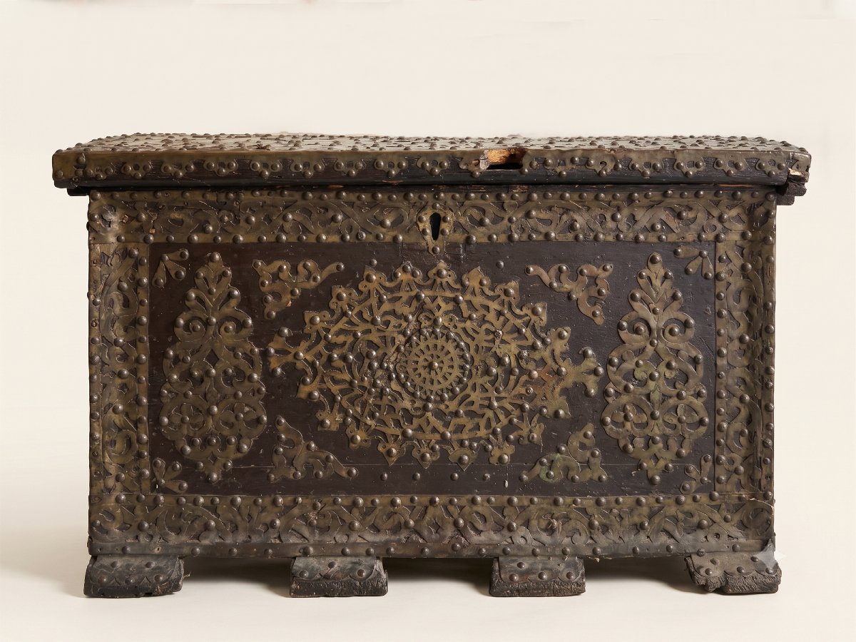Baule forziere, in legno con inserti, Epoca '800