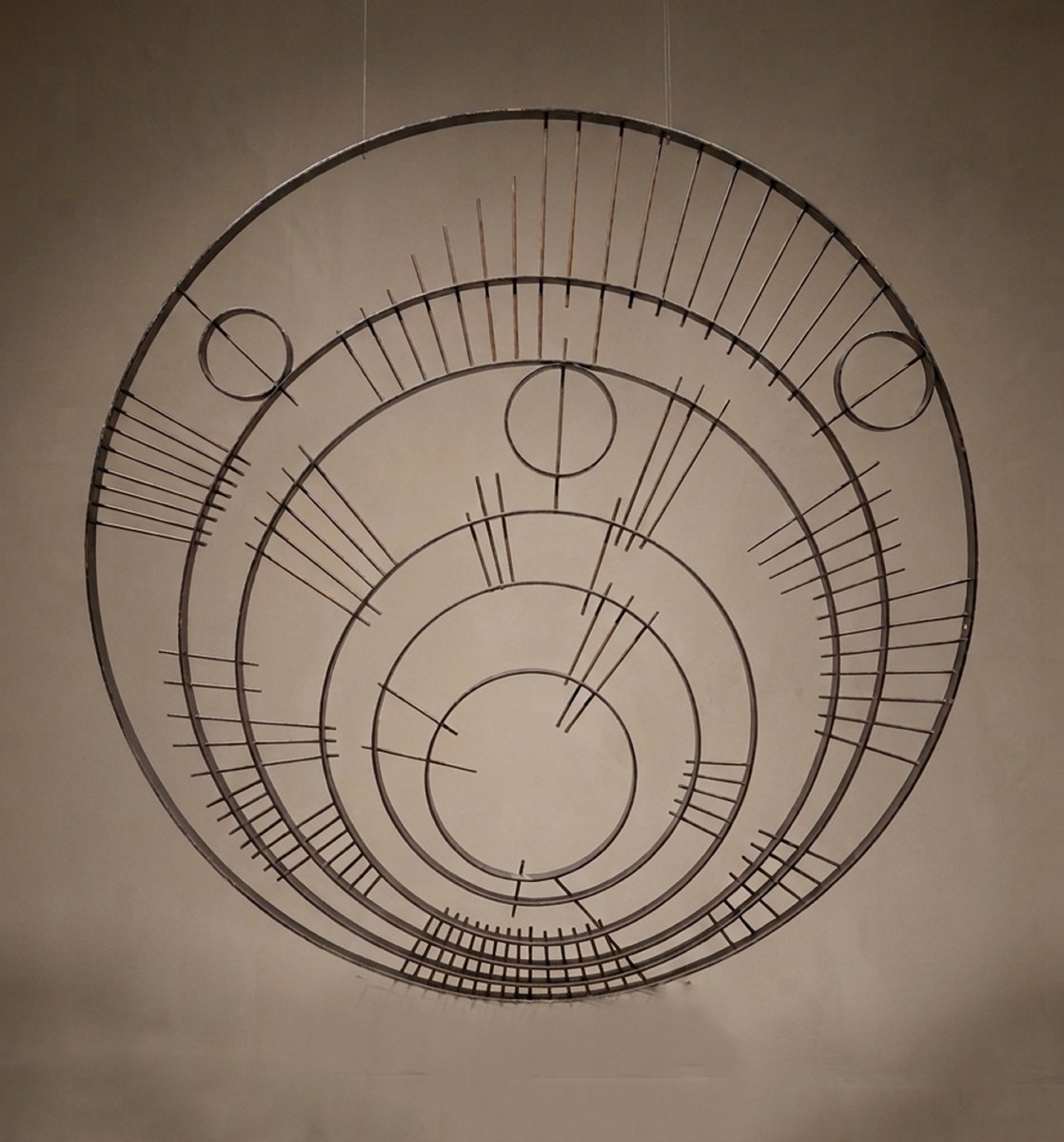Scultura circolare da parete in ferro, Anni '70