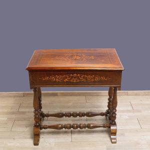 Tavolino in legno intarsiato Carlo X, Epoca primi '800