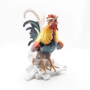 Scultura in ceramica Meissen, "Gallo su catasta di legna", Fine '800 Primi '900