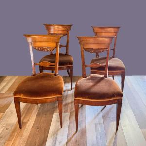 Gruppo di 4 sedie in noce, Stile Direttorio, fine del XVIII secolo