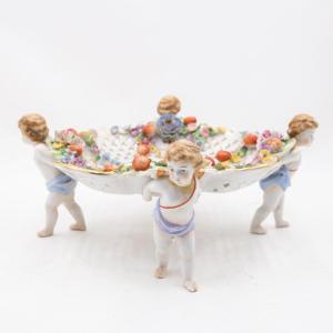 Manifattura Von Schierholz, Centrotavola figurativo con cherubini, Epoca '900
