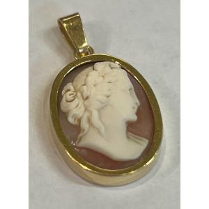 Cameo Pendant 