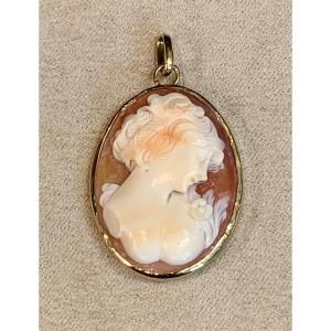 Cameo Pendant