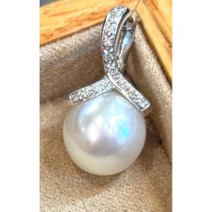 Pearl And Diamond Pendant 