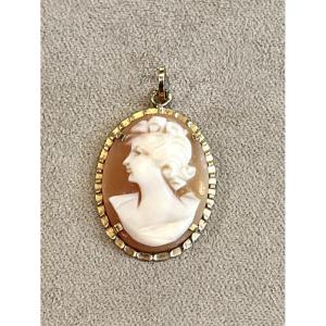 Cameo Pendant