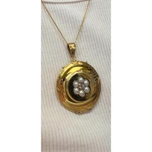 Rose And Diamond Cassolette With Half Pearls 