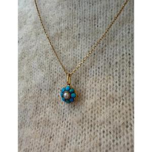 Daisy Pendant In Turquoise And A Fine Pearl