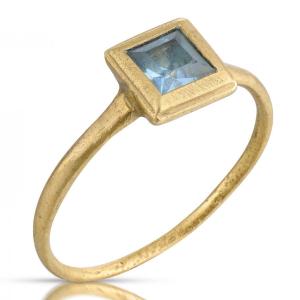 Gold Ring Set With A Table Cut Sapphire. English, Early 17th Century.