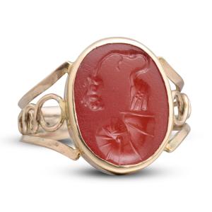 Gold Ring With Ancient Roman Intaglio Of A Stork, Shell And Mouse, 19th Century.