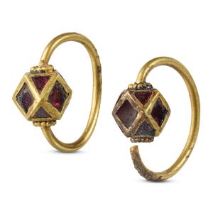 A Pair Of Gold And Garnet Polygonal Earrings. Ostrogothic, Circa 6th Century A.d