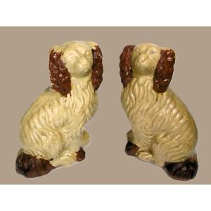 Apt Faience Pair Of English Dogs From The 19th Century