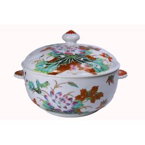 Chinese Porcelain Vegetable Dish From The Qianlong Period, First Half Of The 18th Century