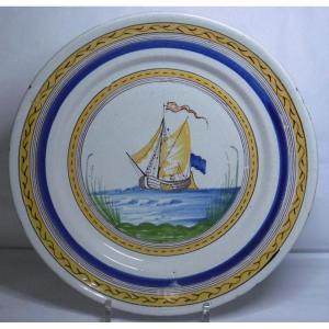 Faience De Bruxelles Plat A Decor d'Un Galion d'Epoque Fin XVIIIéme Siecle