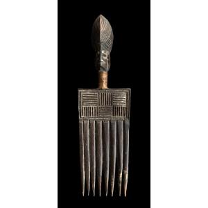 Wooden Comb From The 'chokwe/lwena' Tribe Of The Dr Congo/angola - Early 20th Century