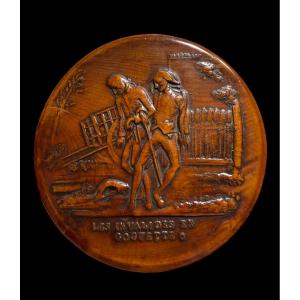 Pressed Wood Tobacco Box/snuffbox 'les Invalides En Goguette' - France - Early 19th Century