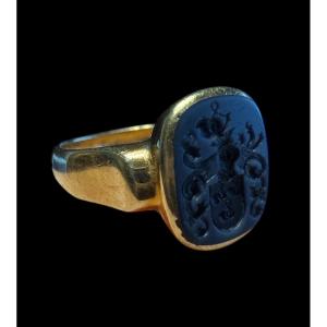 Signet Ring With Coat Of Arms In 14ct Gold - European - Early 20th Century