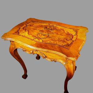 Walnut Table Inlaid With Interlacing 18th Century Interlacing Inlaid Decoration