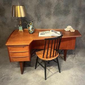 Scandinavian Desk, 1960s, Teak, By Pieter Lovig Nielsen