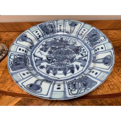 Très Beau Plat  Faïence 18ème de Francfort Décor 