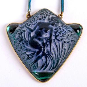 1913 René Lalique - Pendant Necklace Femme Dans Les Fleurs Electric Blue Glass