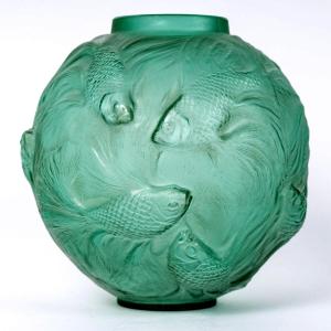 1924 René Lalique - Vase Formose Emerald Green Glass