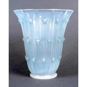 1926 René Lalique - Art Deeco Vase Bellis Opalescent Glass With Blue Patina