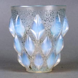 1927 René Lalique - Vase Rampillon Opalescent Glass With Blue Patina