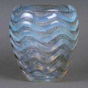 1934 René Lalique - Vase Meandres Opalescent Glass With Blue Patina