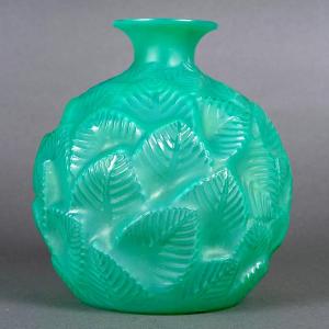 1926 René Lalique - Vase Ormeaux Cased Jade Green Glass