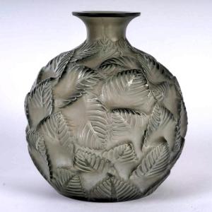 1926 René Lalique - Vase Ormeaux Grey Glass With White Patina