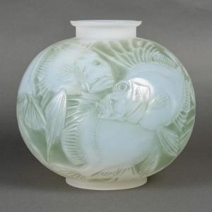 1921 René Lalique - Vase Poissons Fish Cased Opalescent Glass With Green Patina
