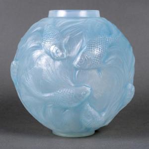 1924 René Lalique - Vase Formose Opalescent Glass With Blue Patina