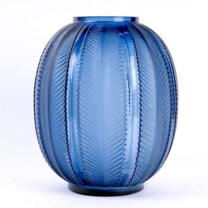 1932 René Lalique - Vase Biskra Navy Blue Glass 