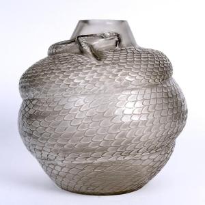 1924 René Lalique - Vase Serpent Glass With Grey Patina