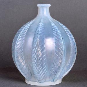 1924 René Lalique - Vase Malines Opalescent Glass With Blue Patina